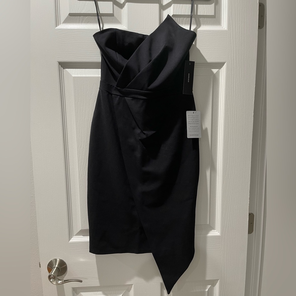 Lulu’s Strapless Black Dress